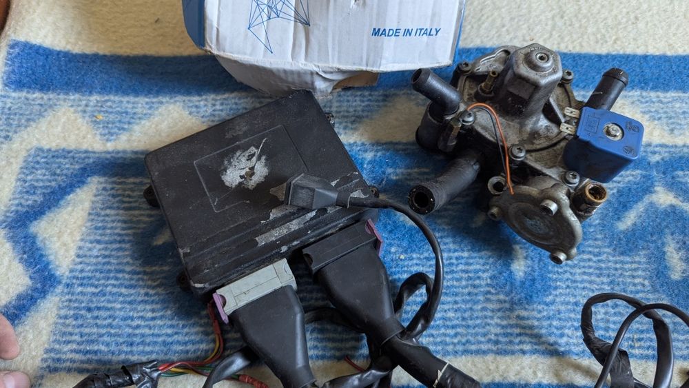 Комплект гбо 4 на 6 цилиндров ГБО 6 цилиндров снято с VW T4