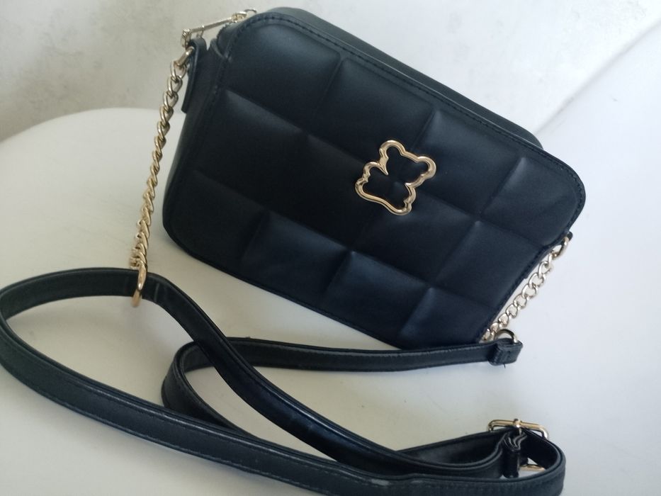 Czarna torebka listonoszka Lulu Castagnette