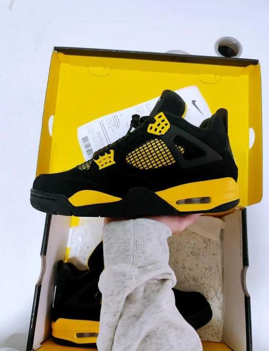 Jordan 4 Retro Thunder R.44
