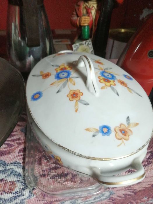 canecas  e pratos antigas