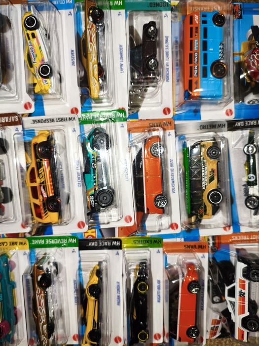 Треки, машинки, контейнери, гараж Хот вілс Hot Wheels