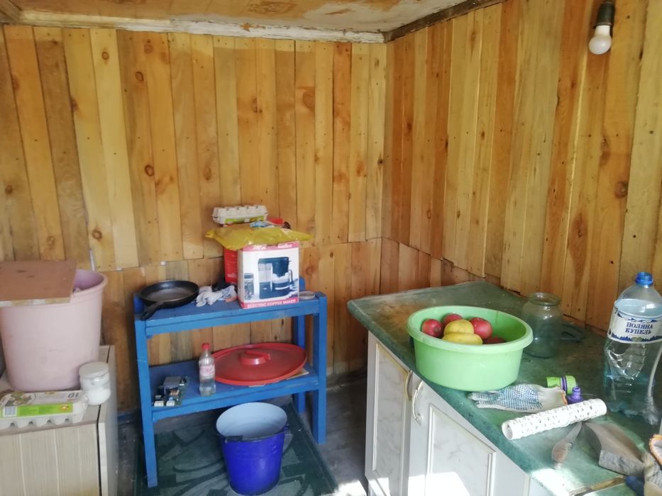 Продам земельну ділянку з будиночком Багрин Фастівський район.