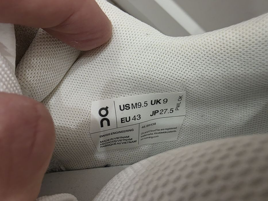 Кросівки Swiss engineering on cloud.