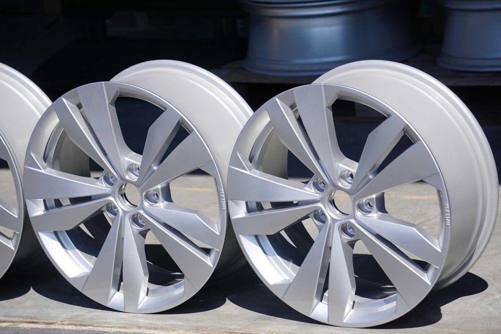 Alufelgi oryginał VW 5x112 7,5Jx18 et50 cb57,1 srebrne jak nowe 2022r