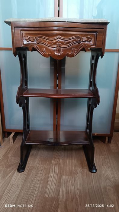 Mesinha com pedra mármore