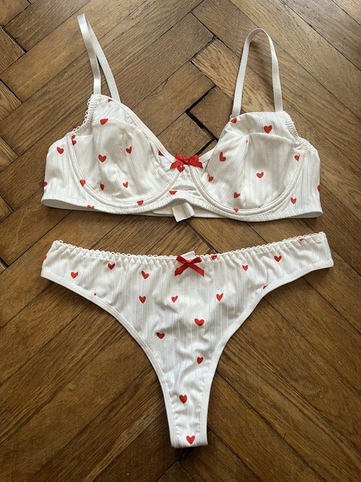 Новий комплект  нижнього білизни