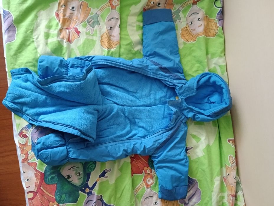 Продам дитячий осінній комбінезон