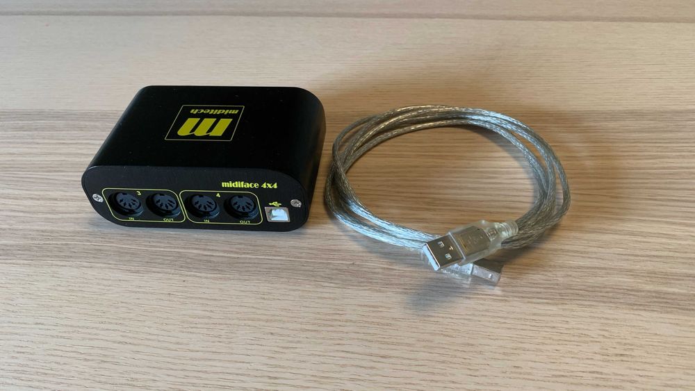 Behringer FCB1010 com case, interface USB-Midi e cabos midi