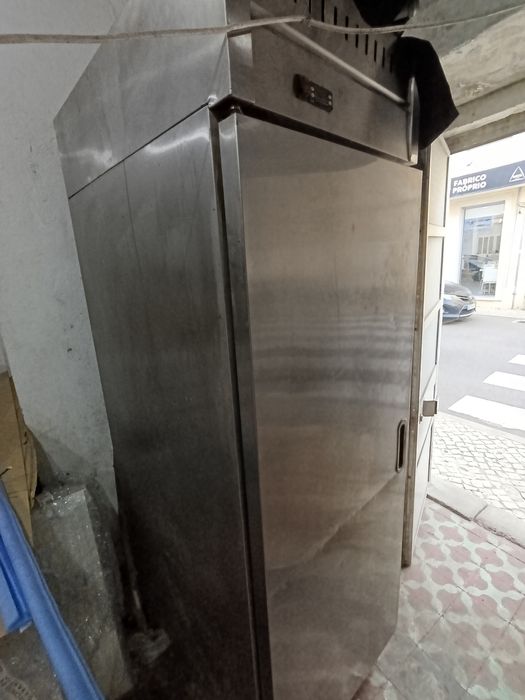 Armário frigorífico tabuleiros 75x46