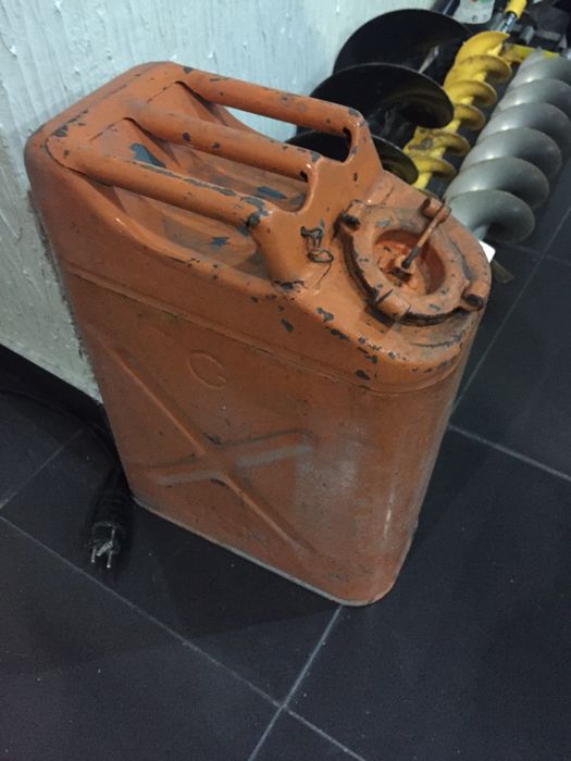 jarrican bidon em metal para combustivel  vintage