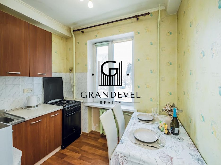 Продам 2к квартиру по вул. Ушинського, Чоколівка, радіоринок, Київ