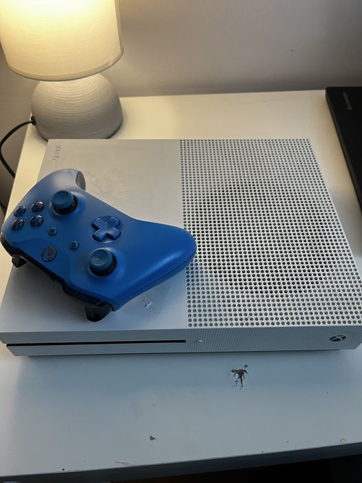 Xbox one s 1tb.