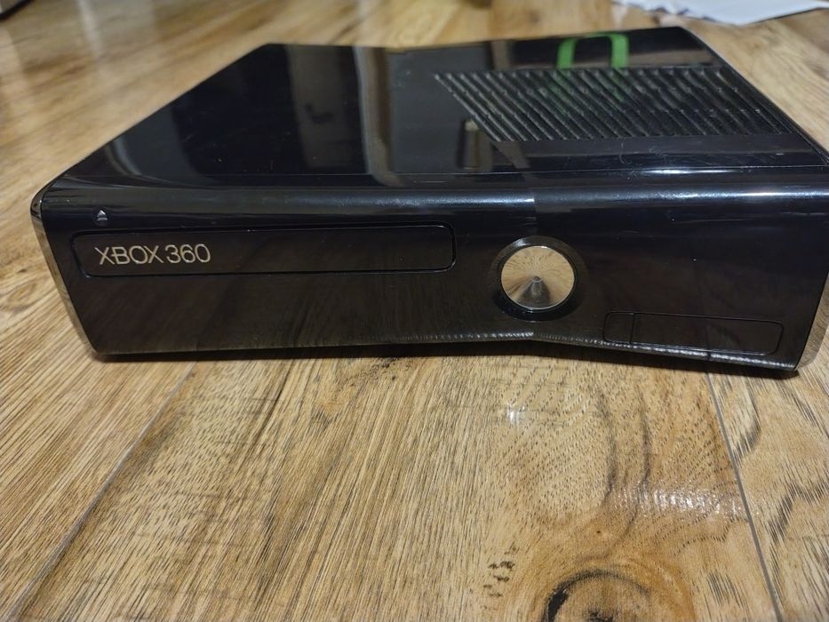 Konsola Xbox 360 slim uszkodzona