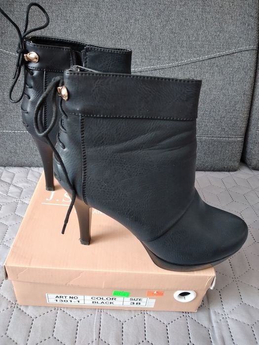 Botki  czarne r 38