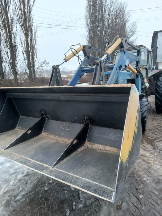 Фронтальний погрущик на мтз