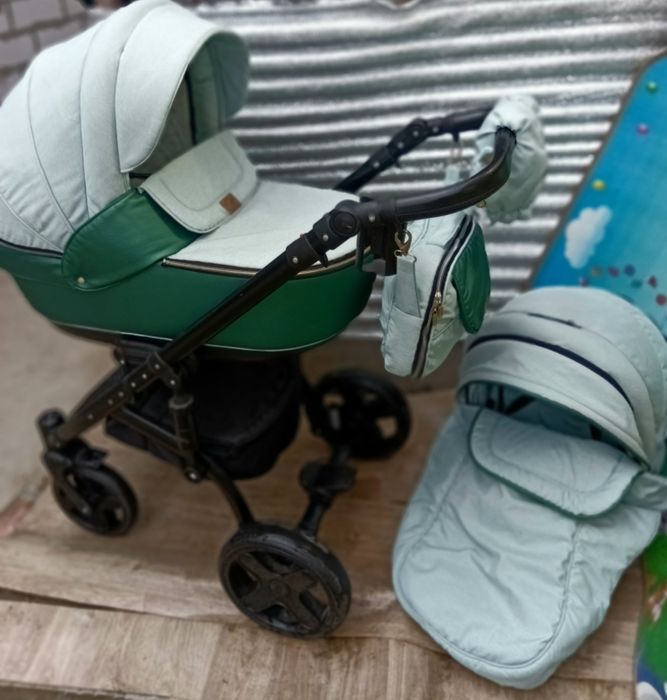 Продам дитячу коляску із 2-х блоків люлька+прогулка Baby Pram.