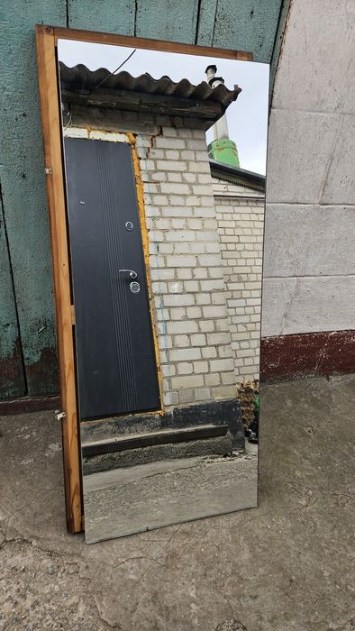Дзеркало з рамою