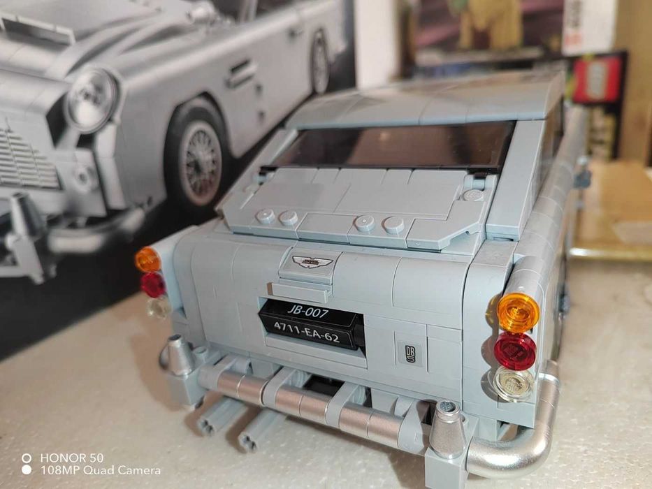 Весь комплект Lego Creator Expert 10262 James Bond Aston Martin DB5