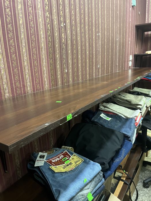 Stojak z metalowych rurek