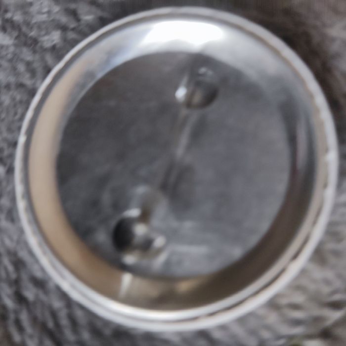 Przypinka z autobusem