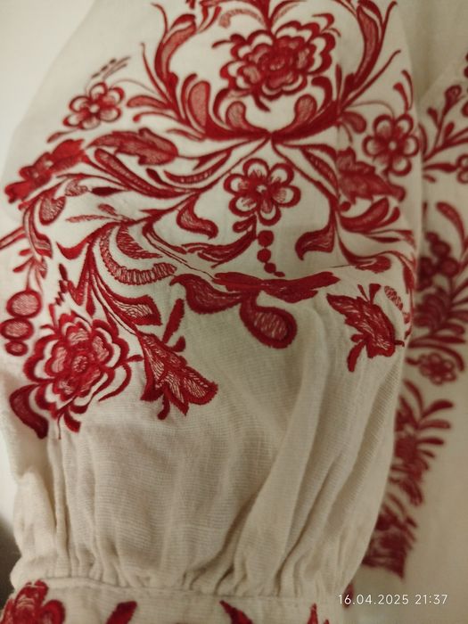 Гарна вишита сорочка