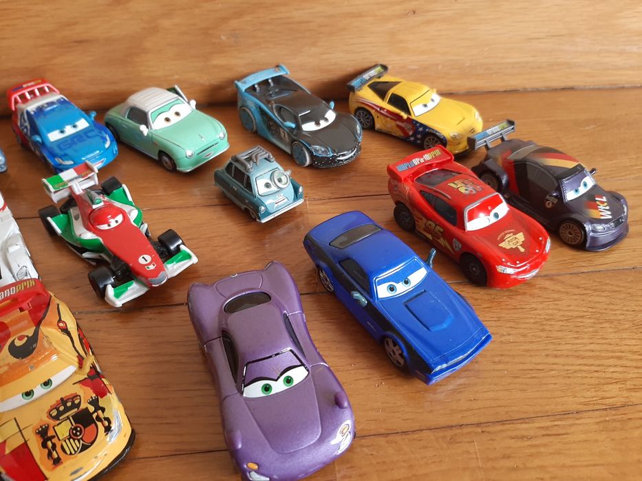 Diversas figuras coleção "Carros e Aviões"