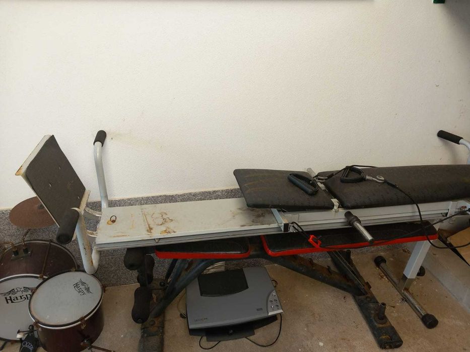 Máquina ginásio com cabos