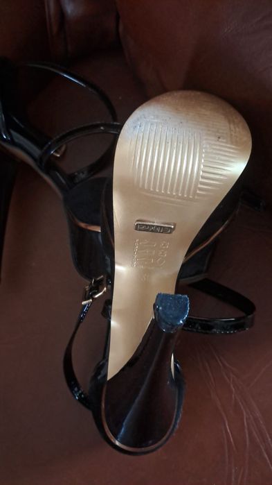 Sapatos entre 15€ a 20€ com possibilidade de negociação