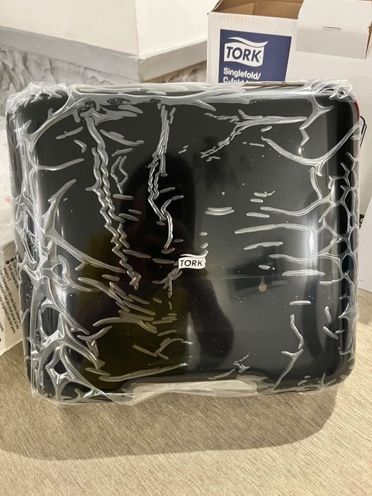 Диспенсер для рушників Tork