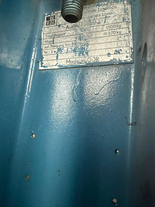 Авто підйомник ножничного типу на 1.5 т