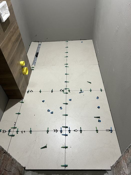 Укладка  керамограніту,декоративні роботи,малярні роботи