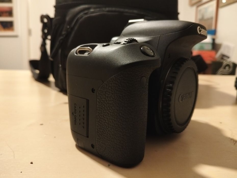 Câmara Canon 77d+ efs 18-55+efs 24mm