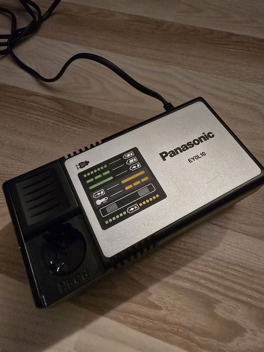 Panasonic EY0L10 ładowarka !!!