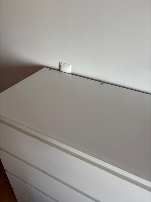 Cómoda 4 gavetas com vidro