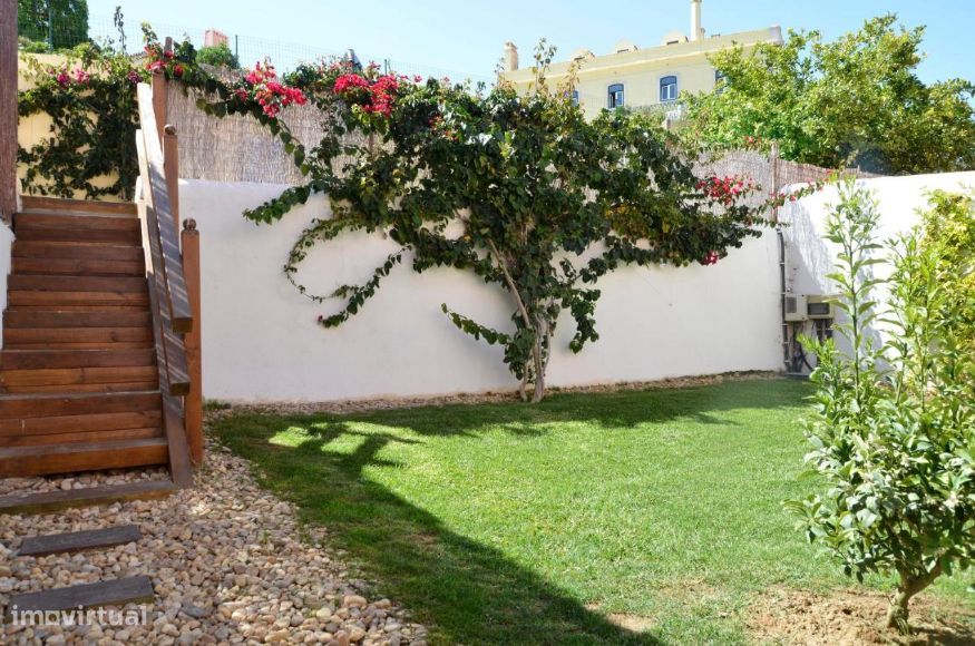 Apartamento T2 com piscina e jardim em Oeiras