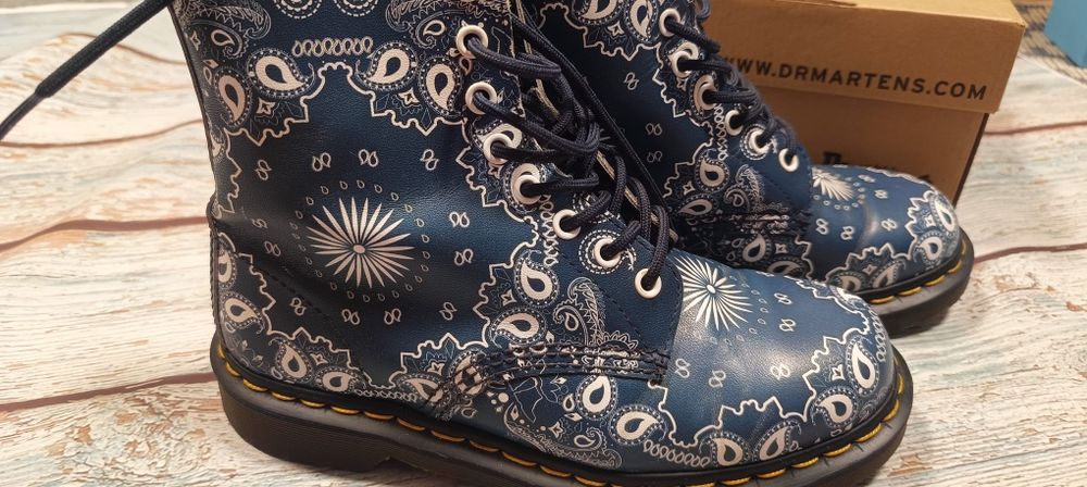 Martensy damskie skóra naturalna trzewiki sznurowane Dr Martens Pascal Bandana 1460  39