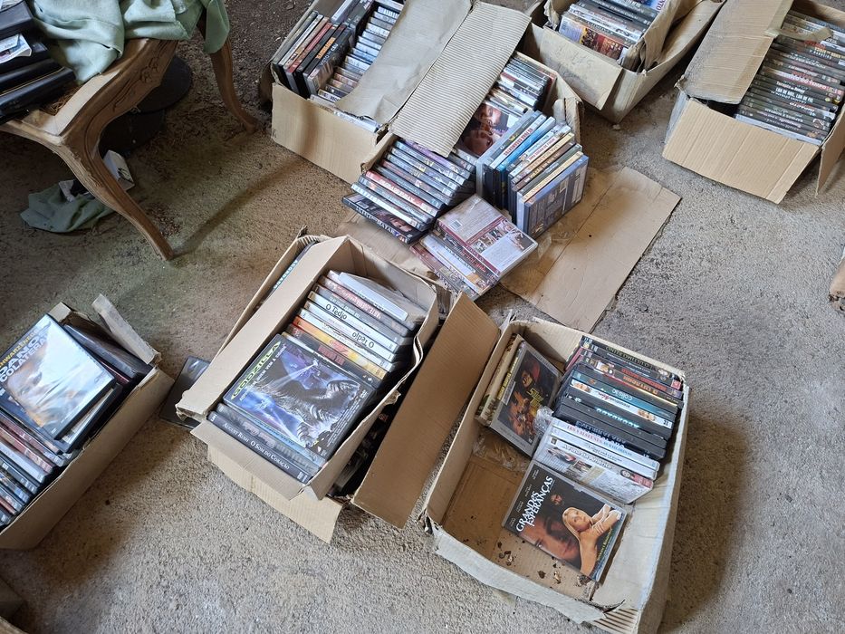 Centenas de DVDs