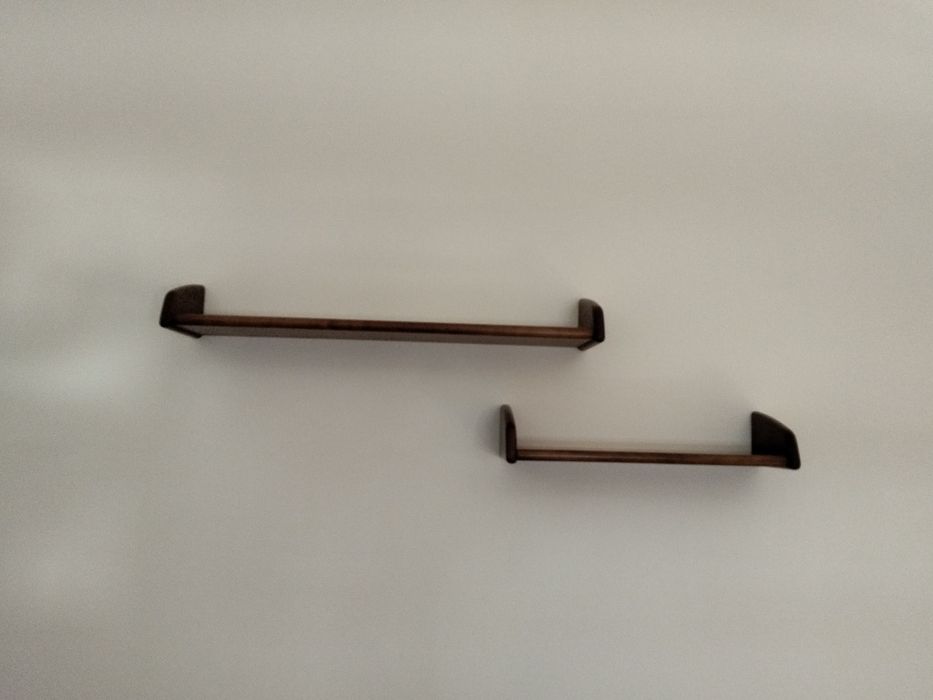 Mobília de quarto em cerejeira maciça, usado mas em bom estado.