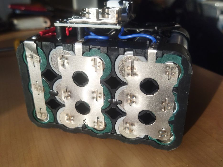 Перепаковка акумуляторів електроінструменту шуруповертів болгарок УШМ