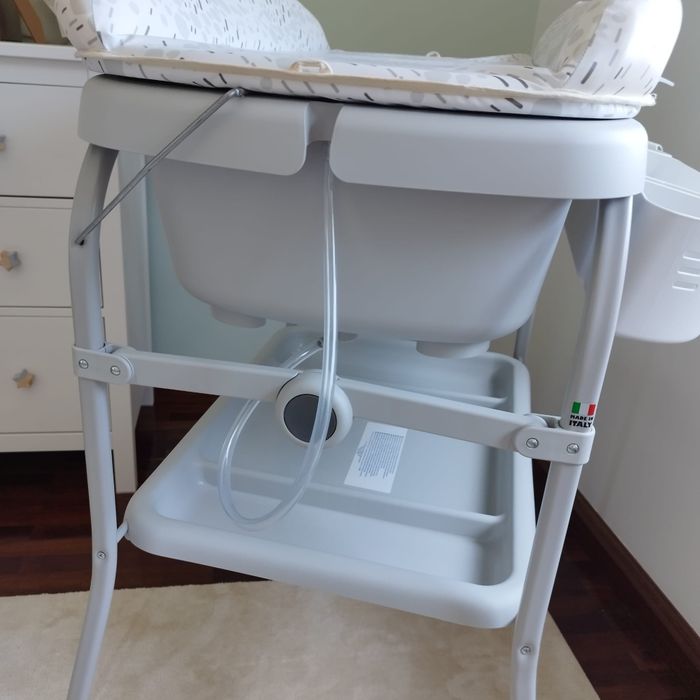 Mesa muda-fraldas Chicco com banheira