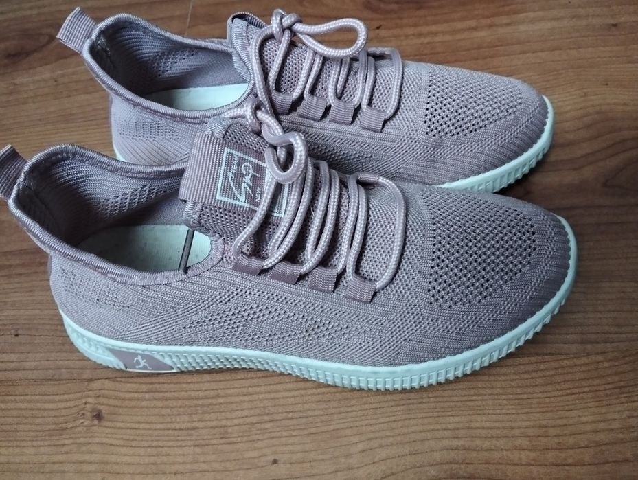 Продам кросівки жіночі