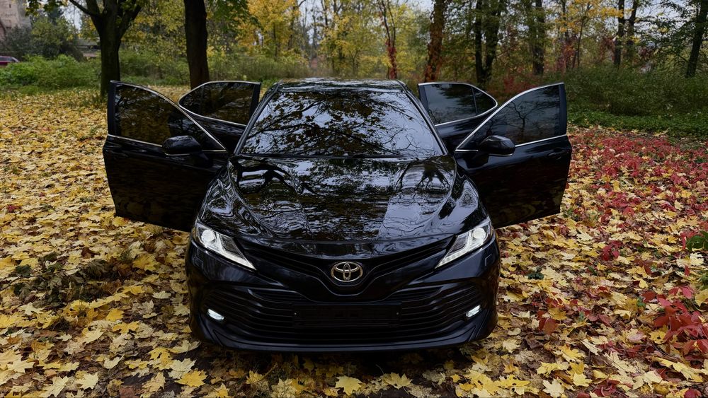 Toyota Camry 70 офіційна