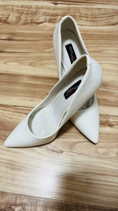 Святкові жіночі туфлі