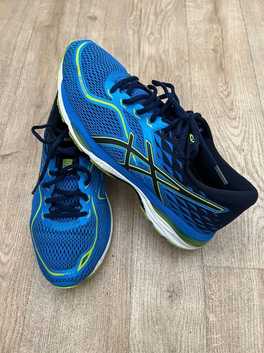 Чоловічі кросівки Asics Gel Cumulus.