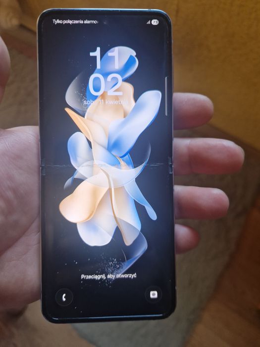 Samsung zflip4 z wadą sprawny