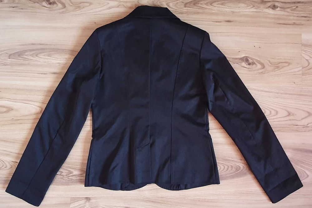 Czarny, satynowy żakiet