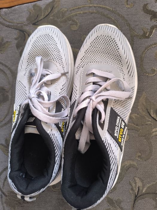 Кросівки унісекс