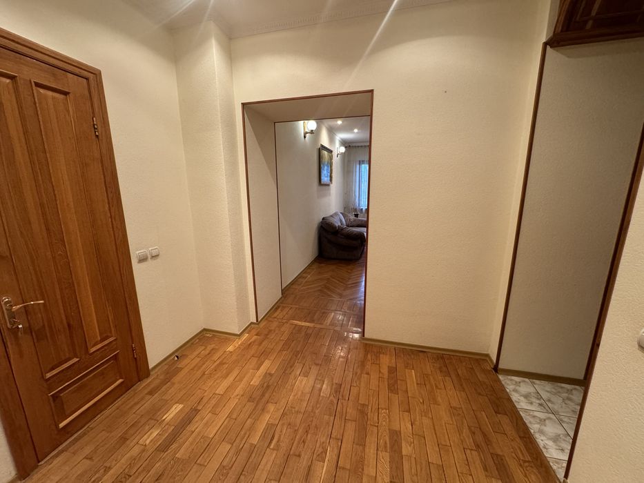 Продаж  3кк з окремим входом та власним гаражем по вул. Привільній