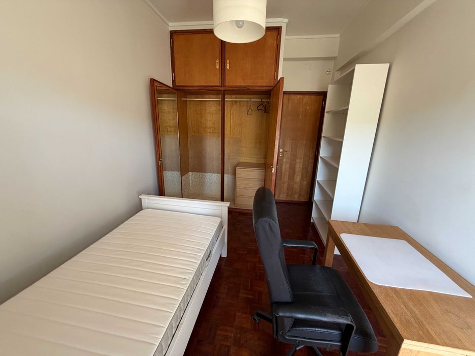 Quarto estudante universitária - Algés