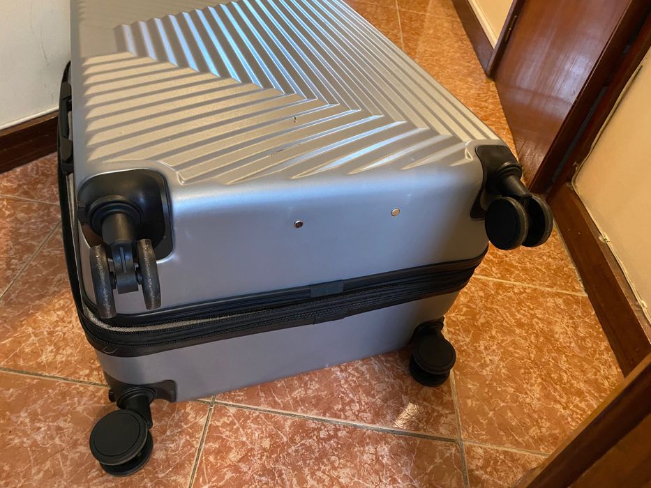 Mala de viagem baggagio prata 32kg grande, estrutura rígida